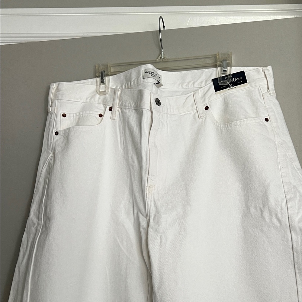 Abercrombie & Fitch White Barrel Leg Jeans